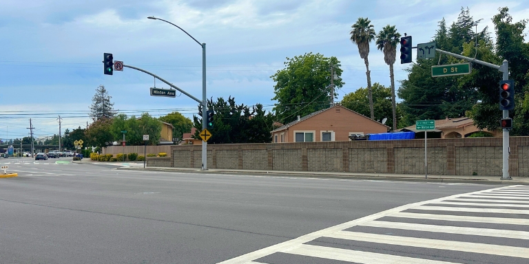Photo of traffic lights at the interesection at D street, Winton, and Soto Road. 