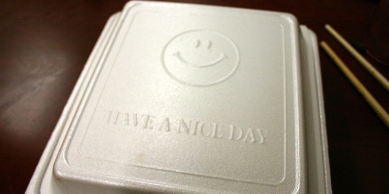 Upclose picture of styrofoam takeout container